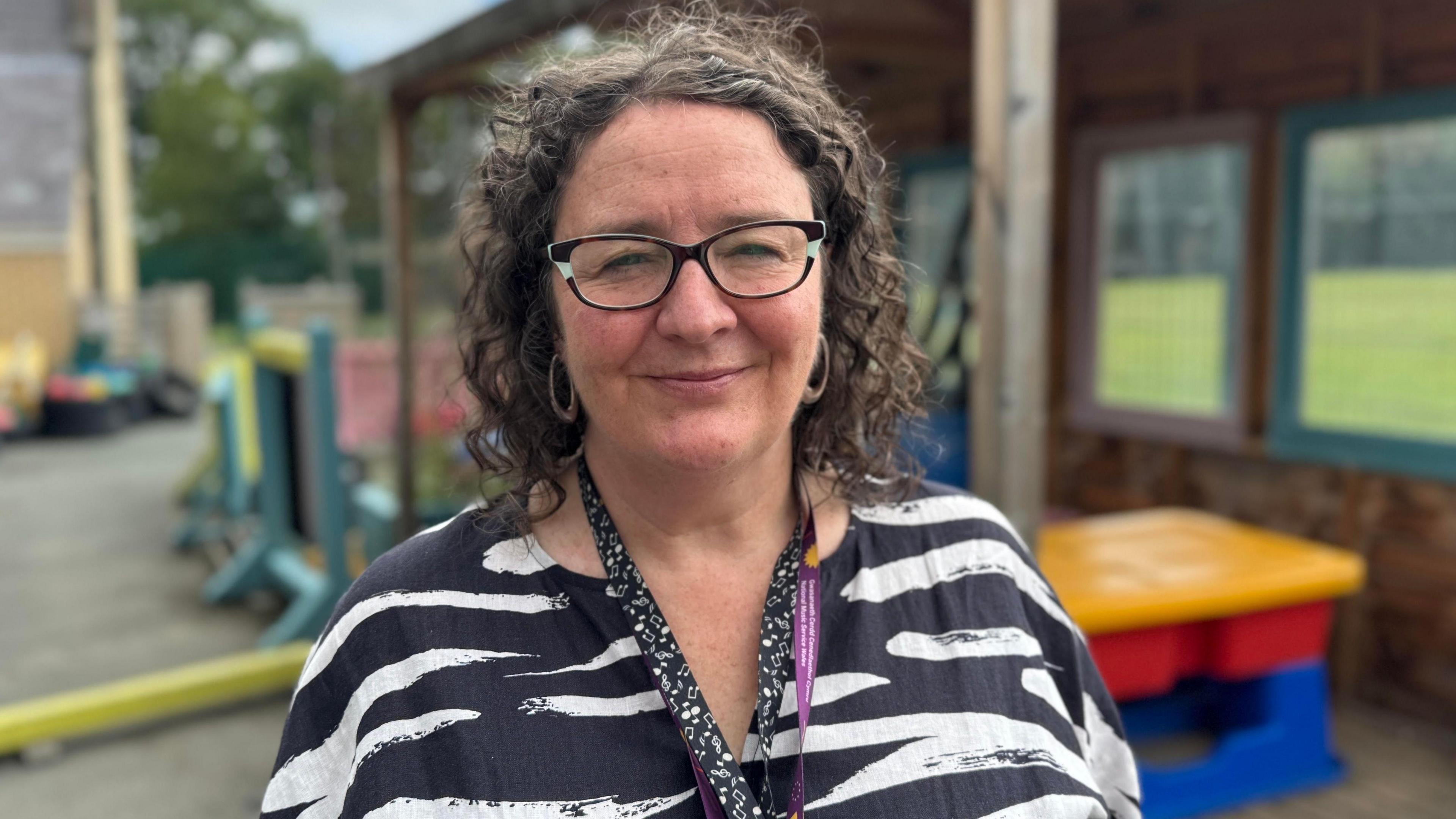 Lynsey McCrohon o Gyngor Powys