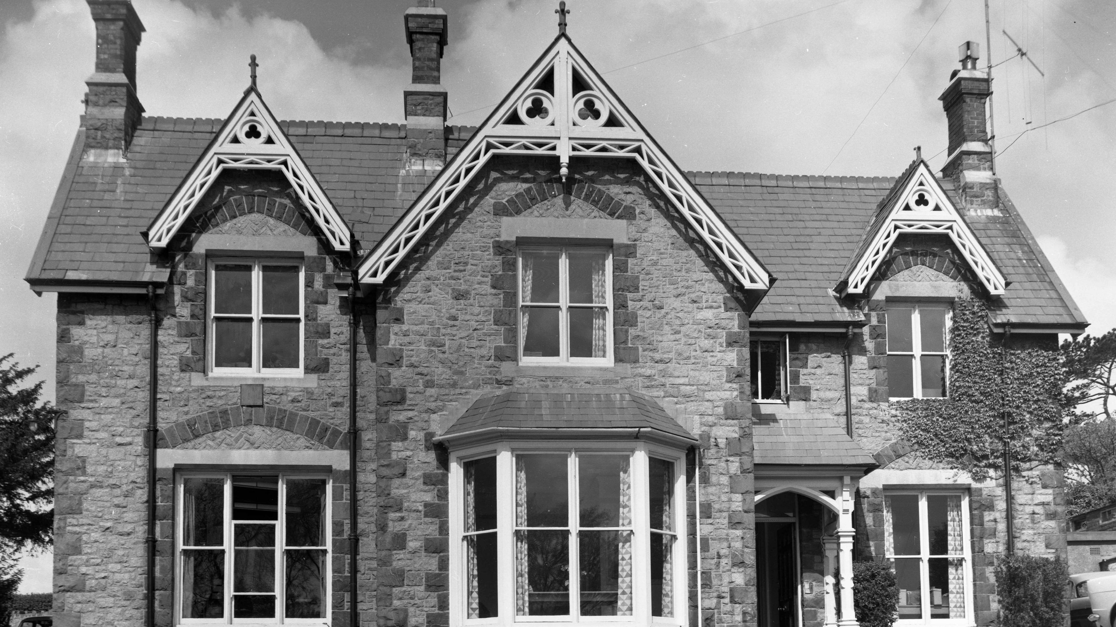 hen adeidlad y bbc ym mangor