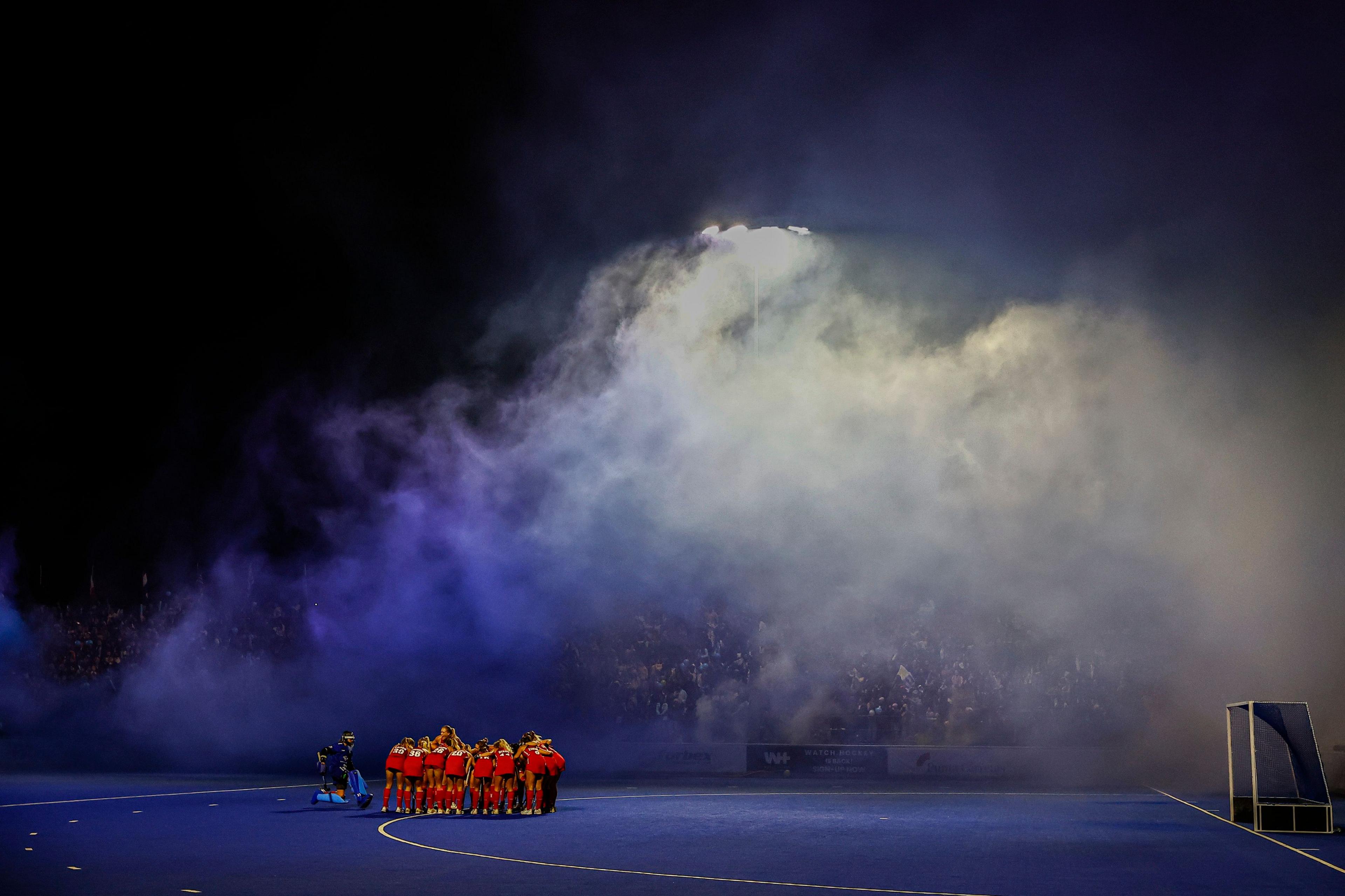 Players of United States huddle before a match between Uruguay and United States as part of the Pan American Cup 2025 Semifinals at Cancha Celeste in Montevideo, Uruguay. Photo by Ernesto Ryan