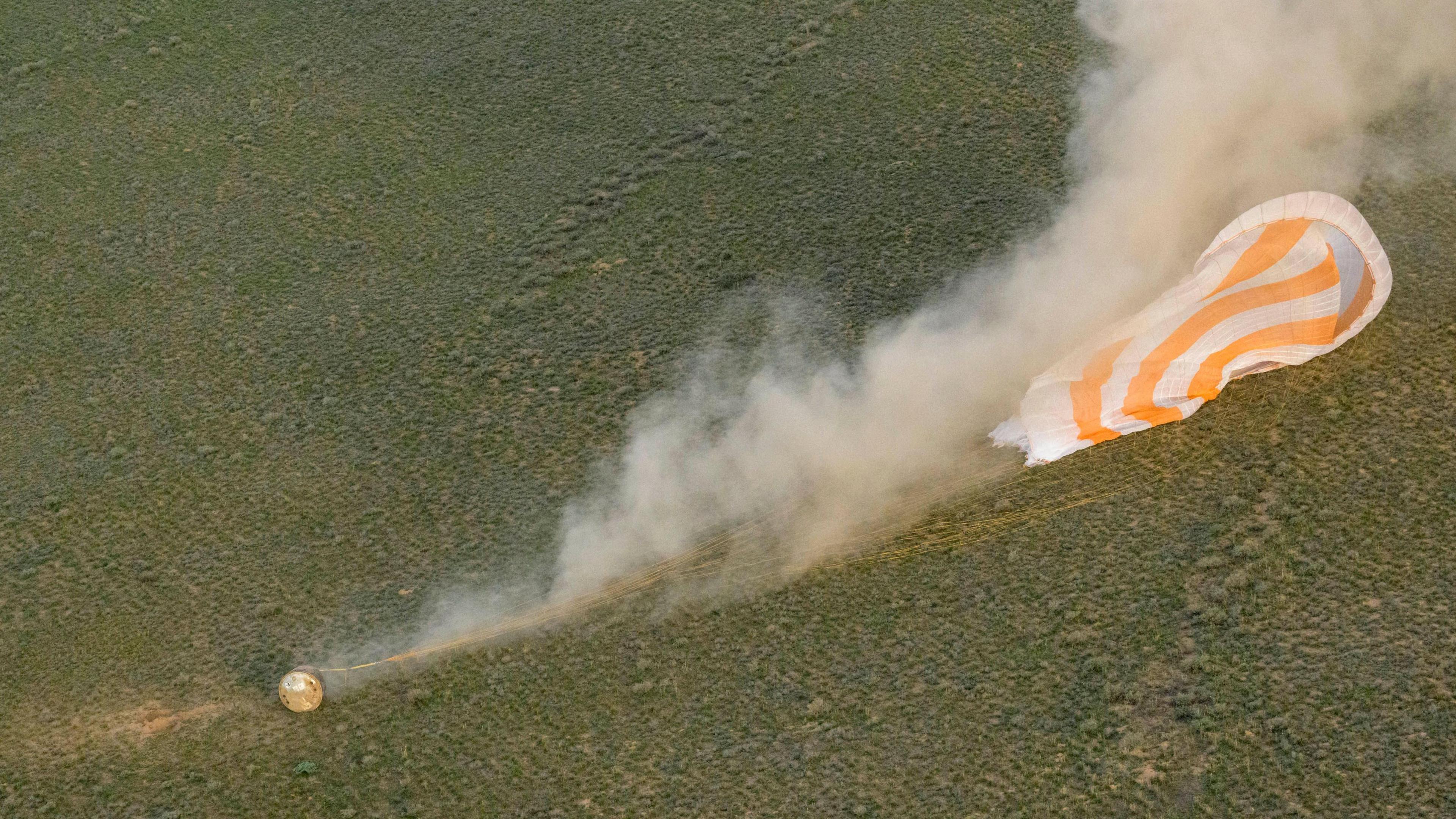 The Soyuz MS-26 capsule lands in remote steppe in Kazakhstan. Photo: 20 April 2025