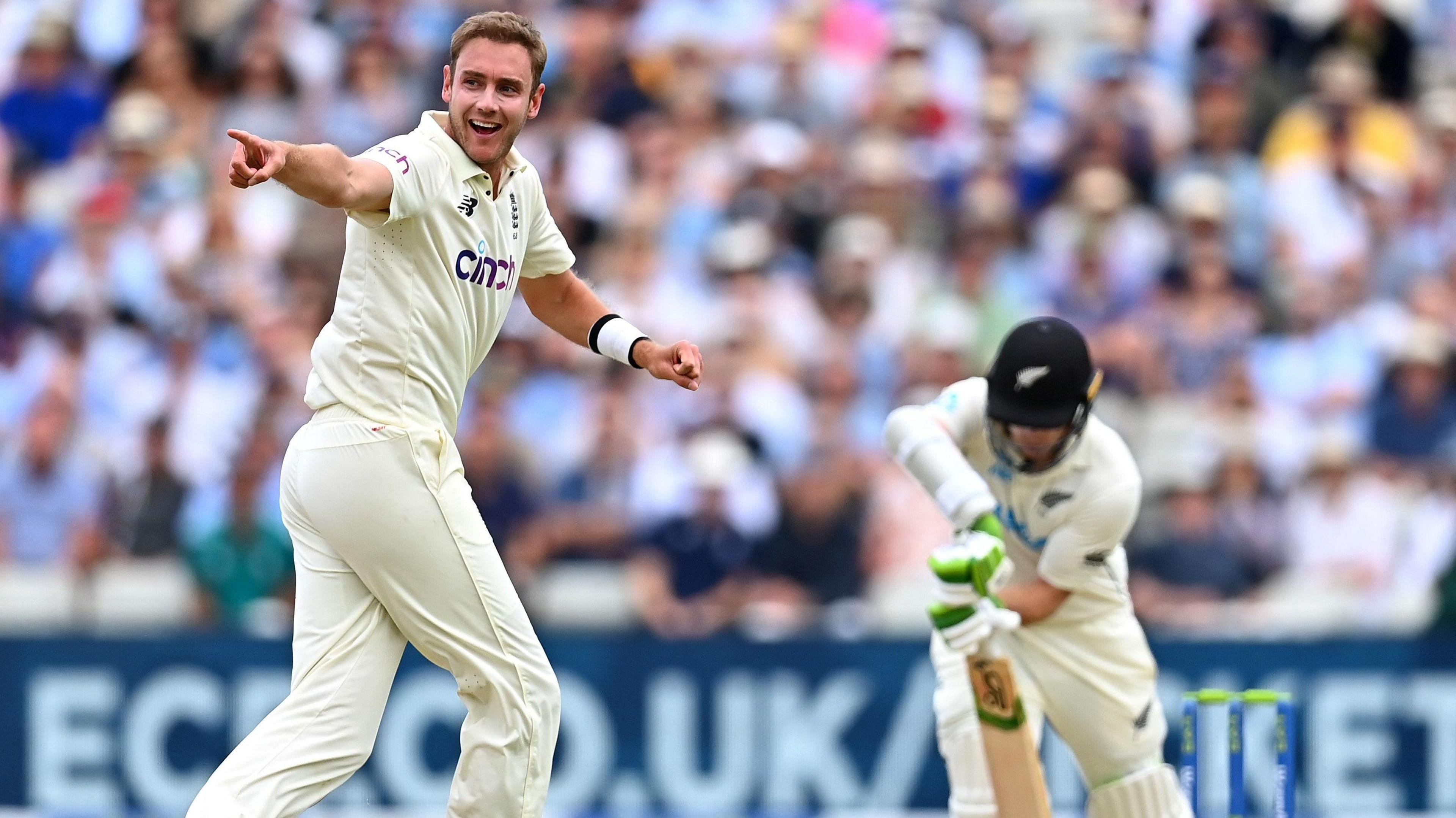 Stuart Broad appeals for Tom Latham's wicket