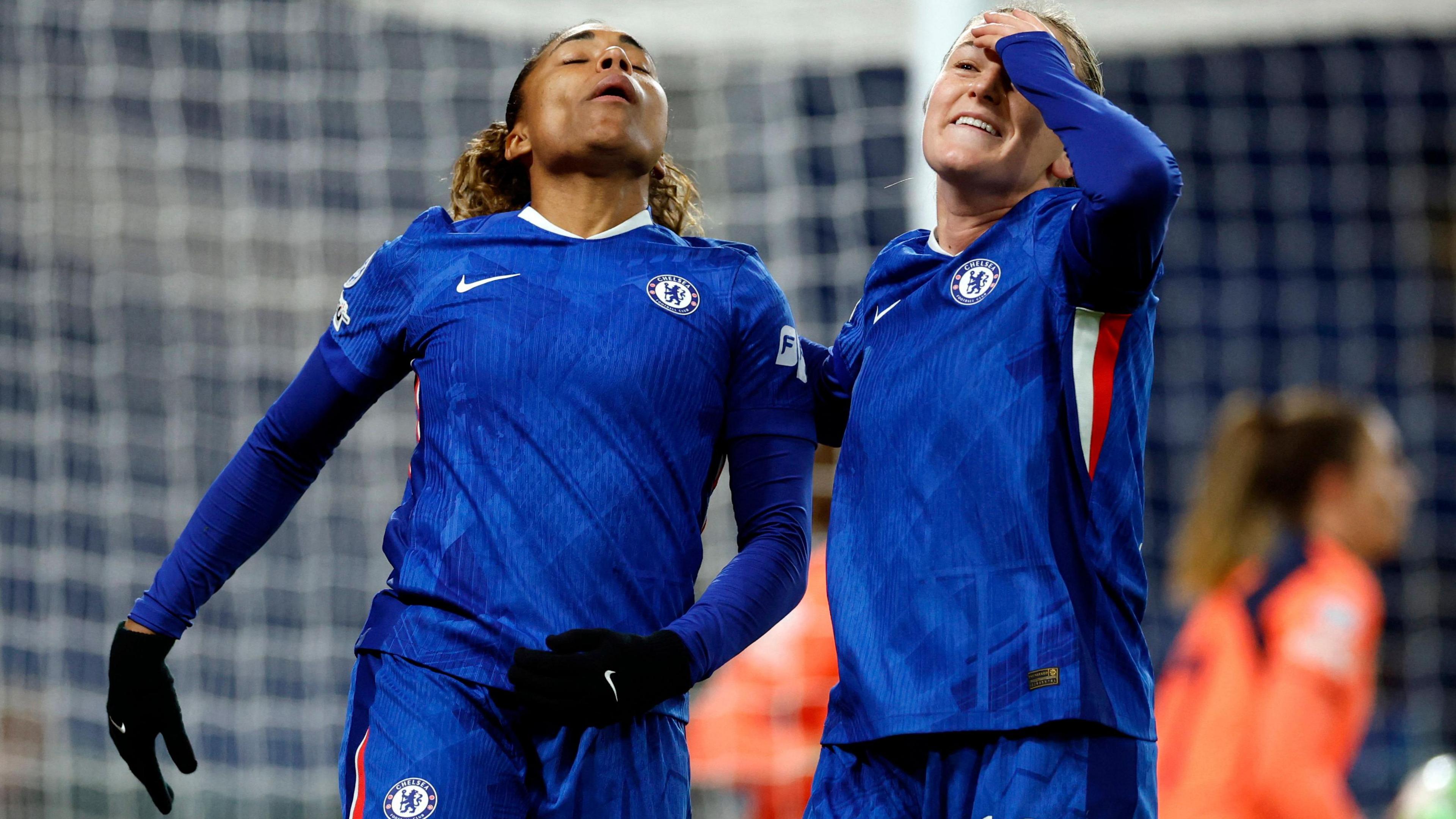 Catarina Macario and Wieke Kaptein respond to seeing nan offside flag
