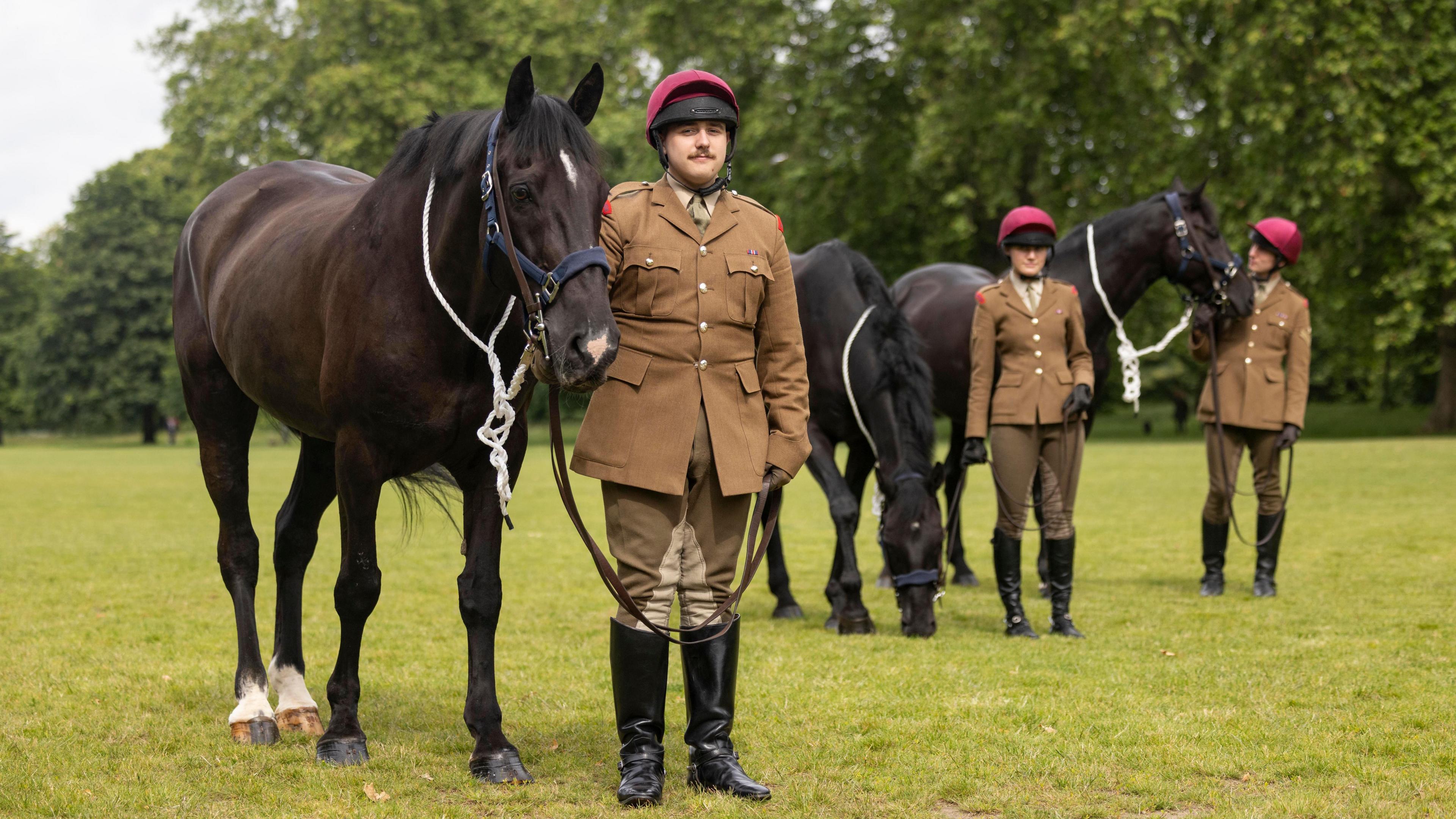 Tennyson, Trojan and Vanquish with three soldiers