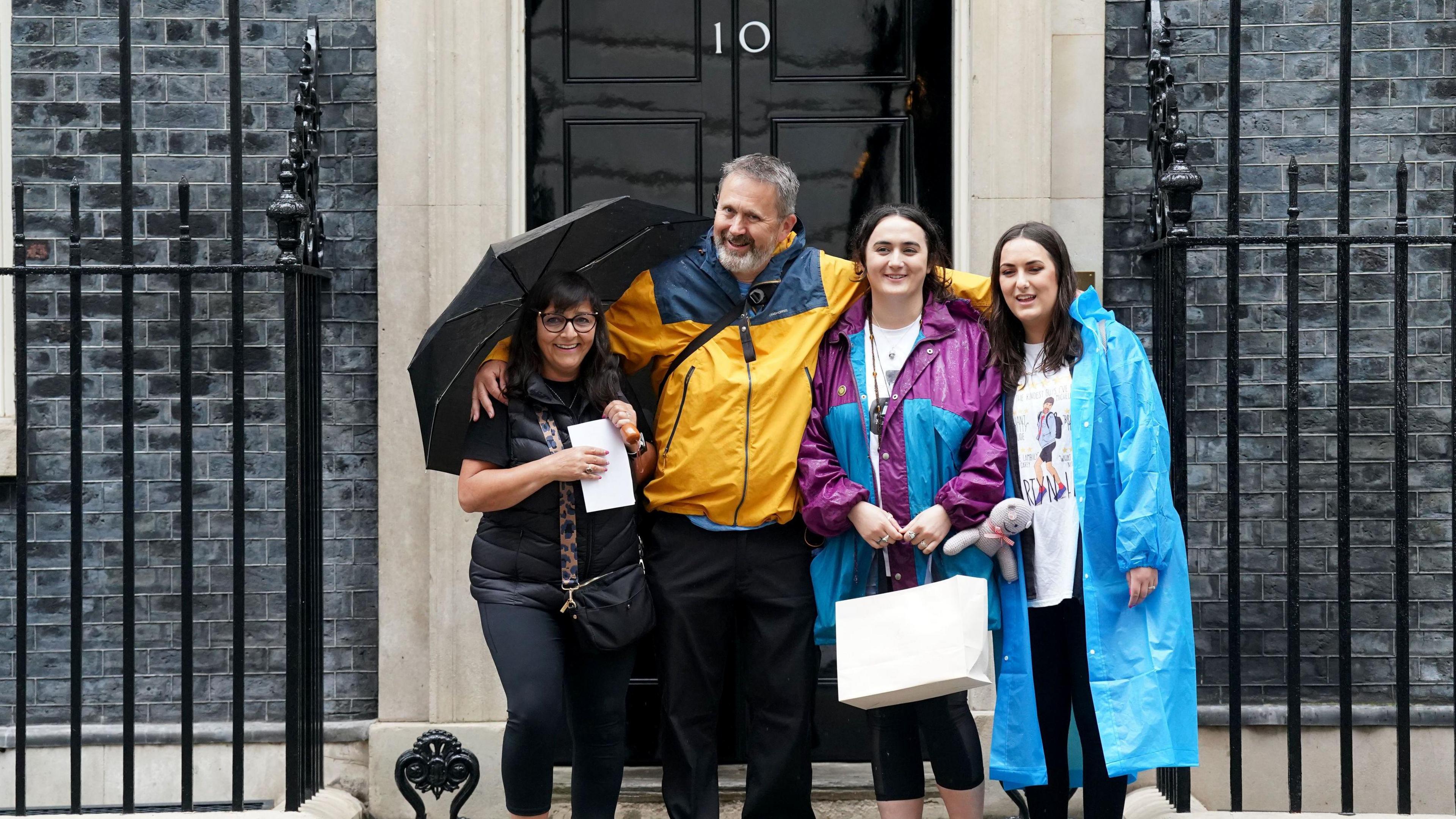 Figen Murray, husband Stuart Murray, and daughters Nikita Murray and Louise Webster outside 10 Downing Street