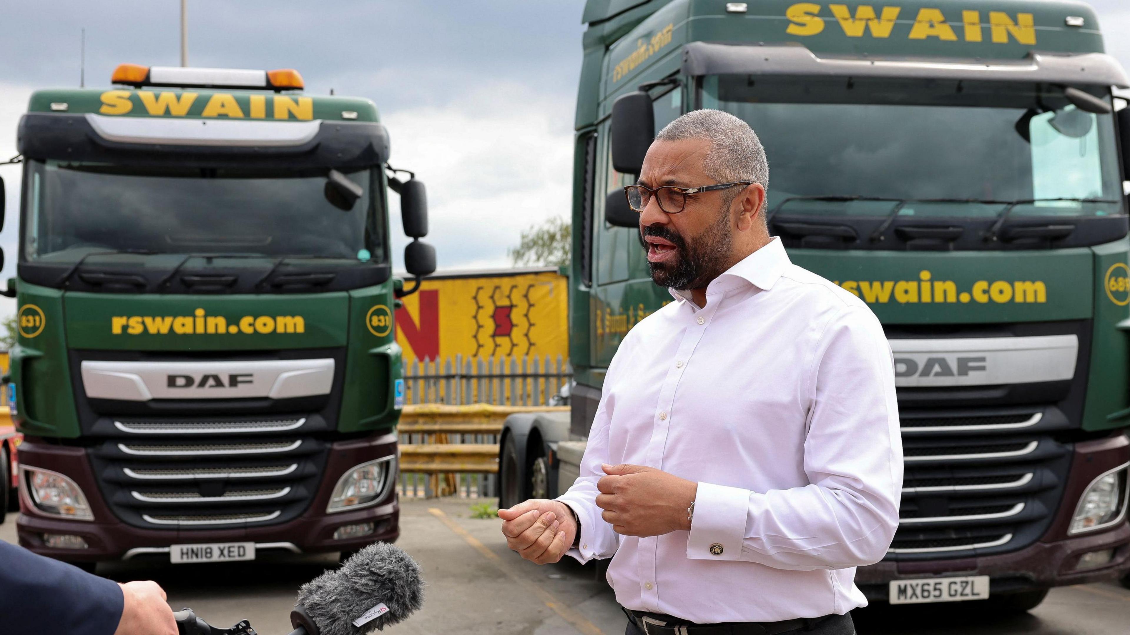 鶹Լ Secretary James Cleverly visits Rochester