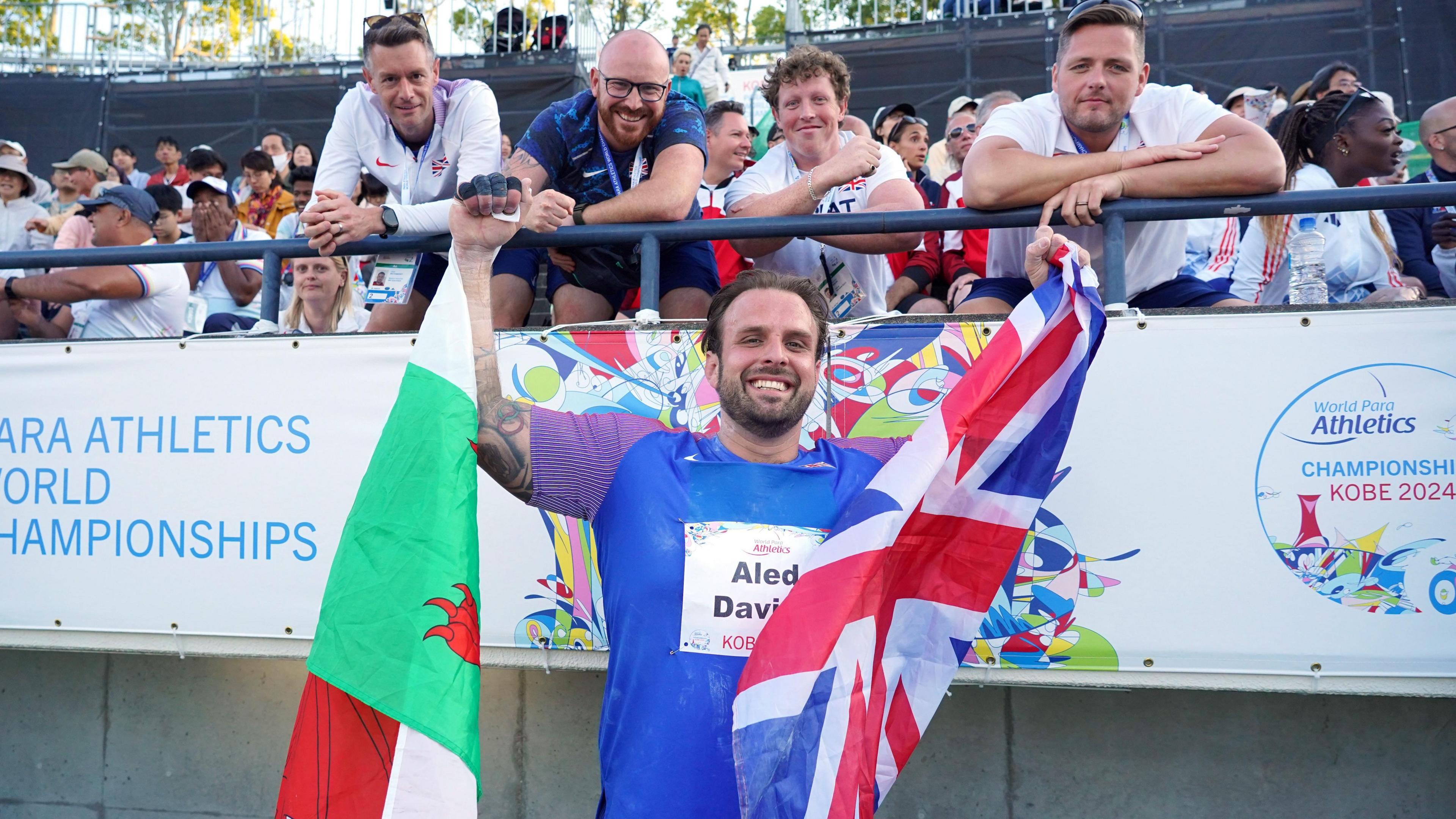 Davies celebrates his 2024 world title with physio Adam Rattenbury, fellow Paralympic champion Dan Pembroke, GB and Wales teammate Harrison Walsh and coach Ryan Spencer-Jones.