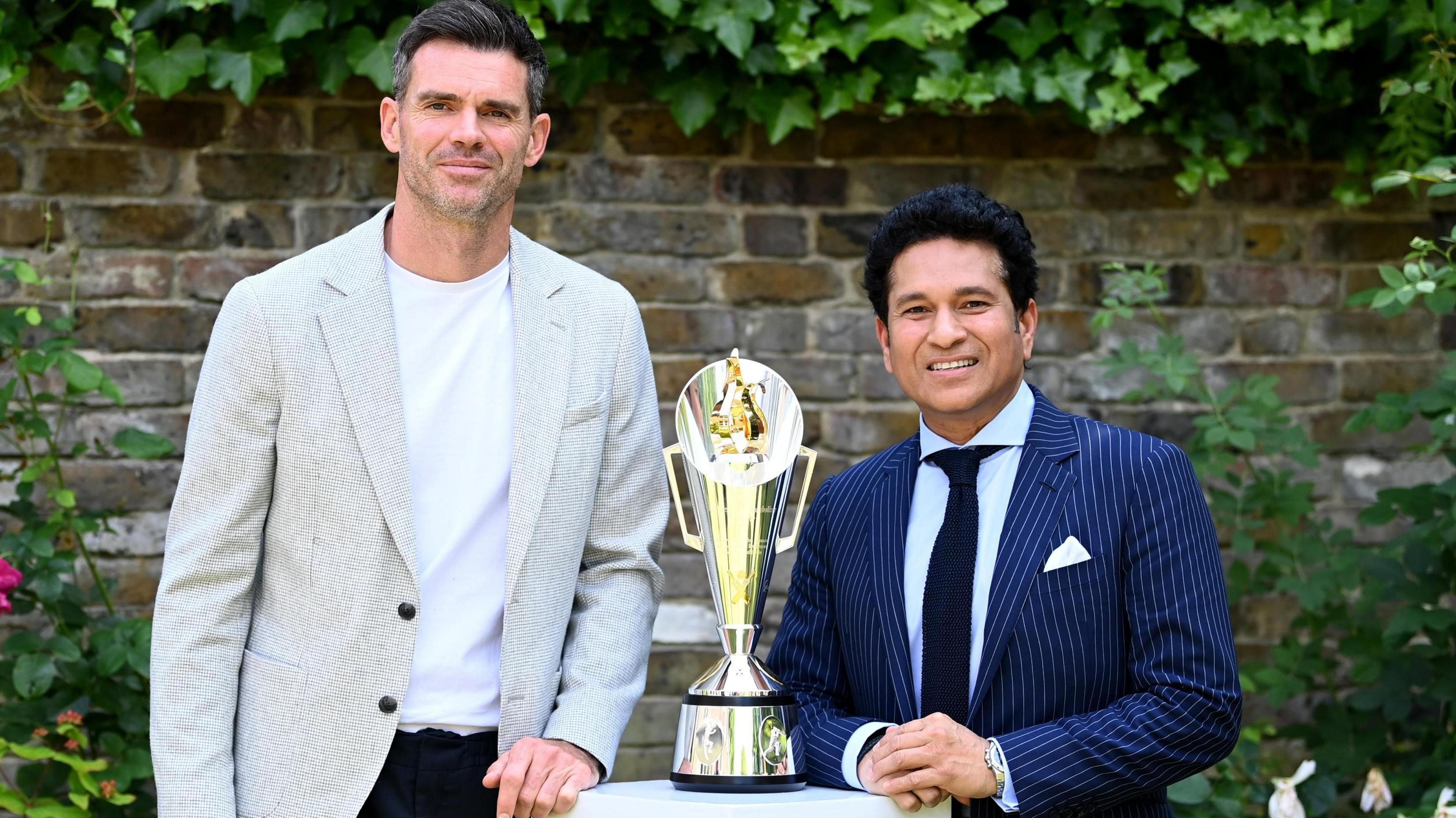 James Anderson and Sachin Tendulkar with the Anderson-Tendulkar trophy