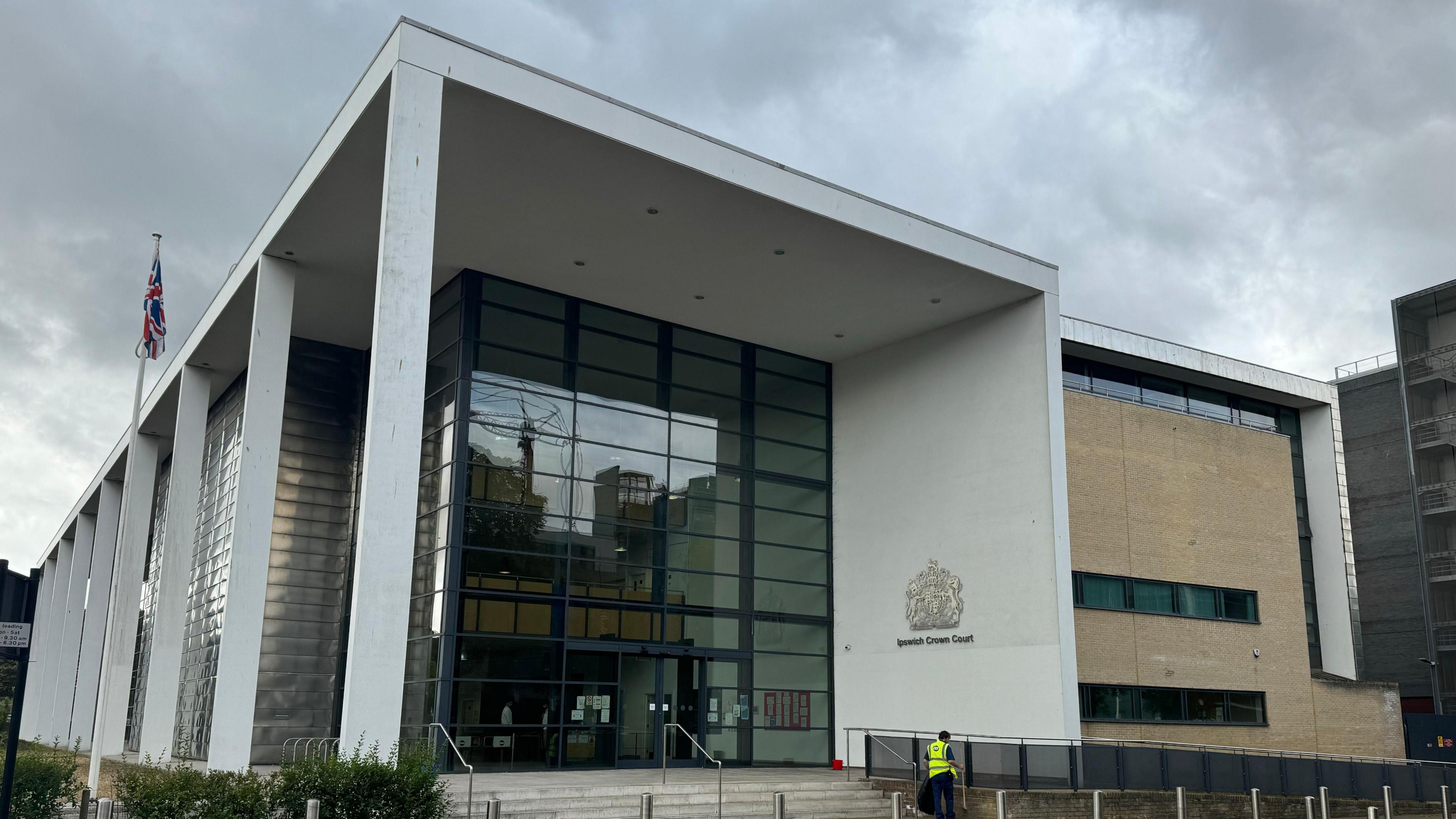 An image showing the front of Ipswich Crown Court and the glass entrance which leads into the foyer