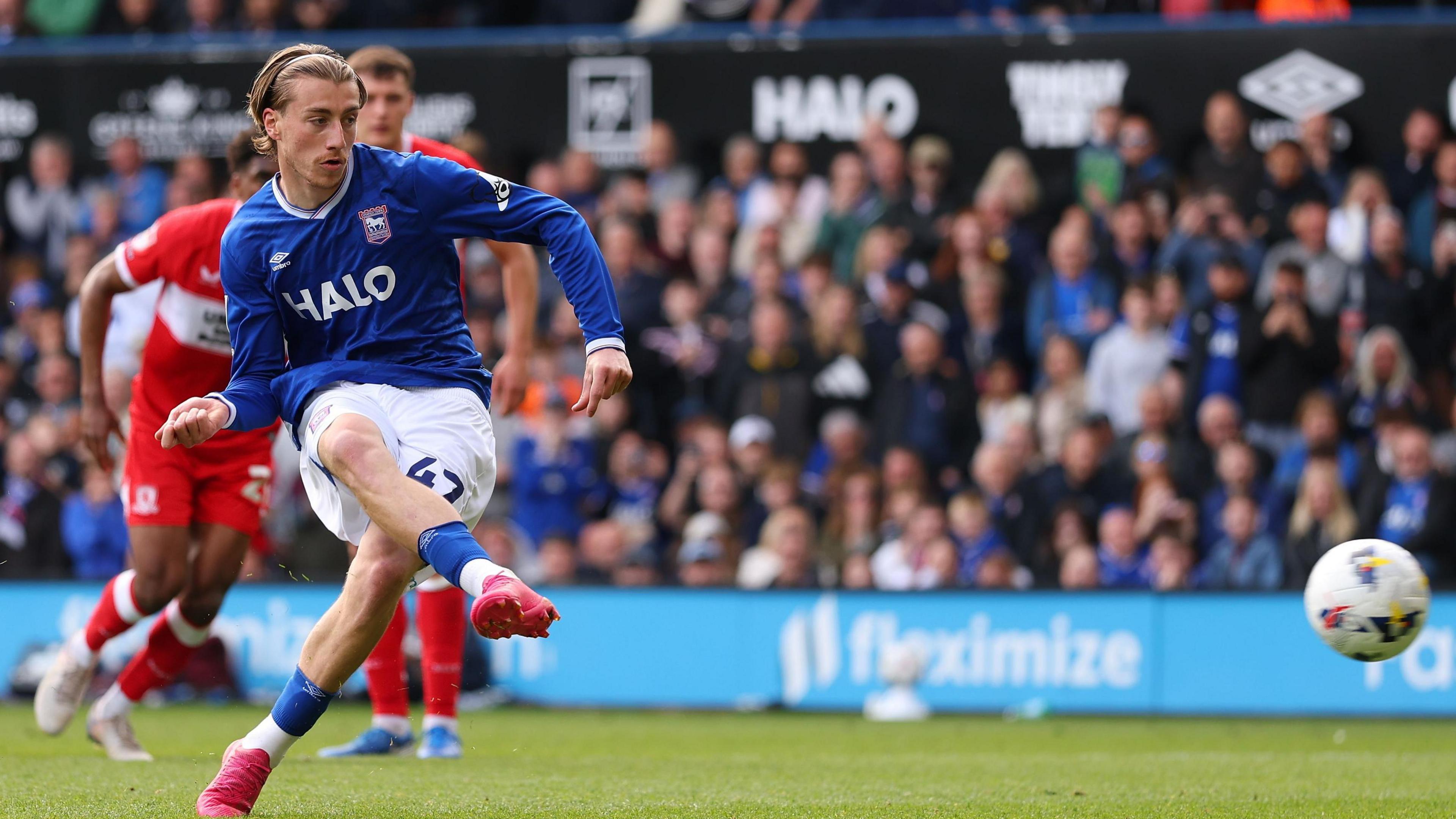 Jack Clarke scores from the penalty spot against Middlesbrough.