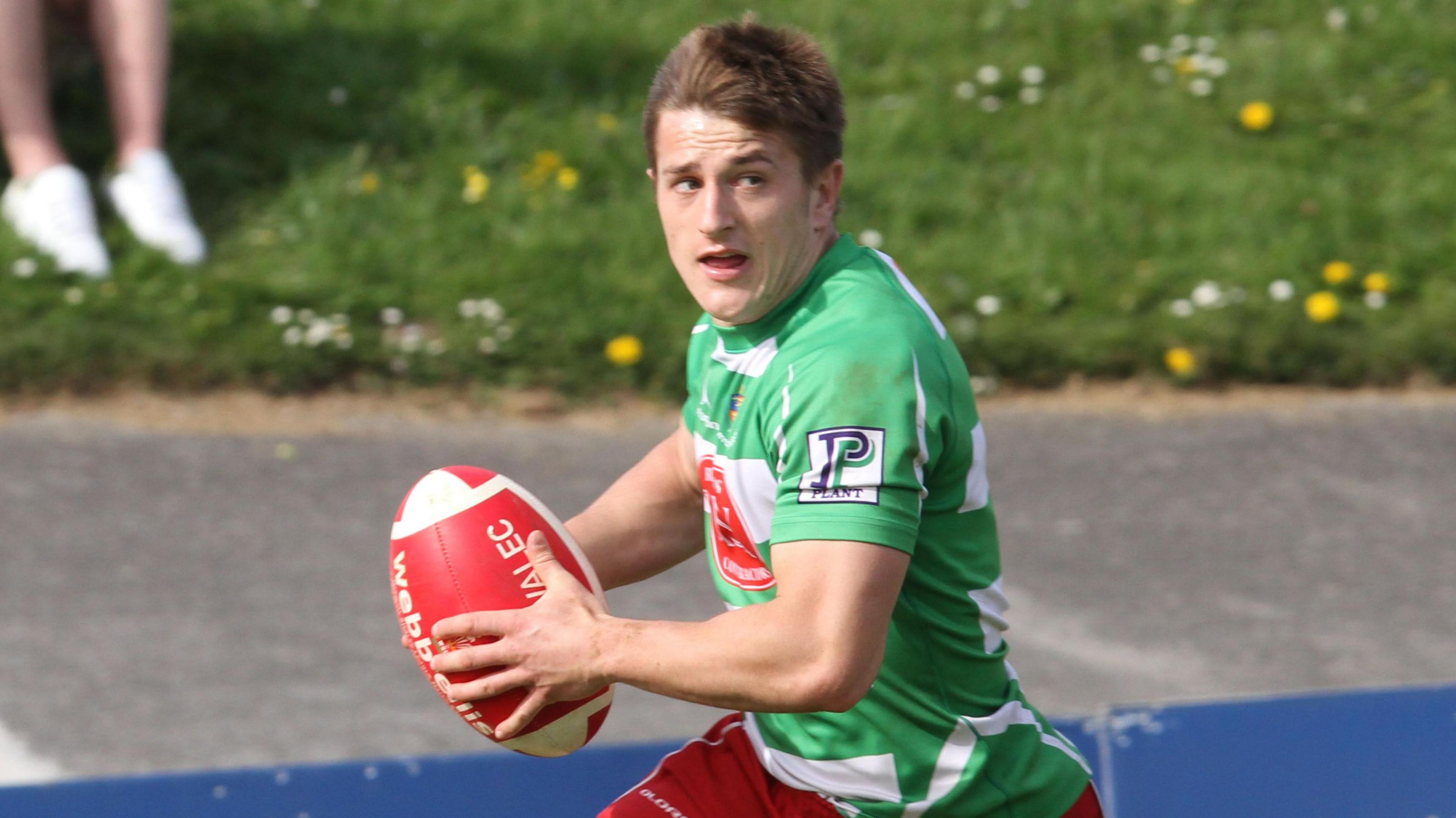 Lee Rees carries the ball for Llandovery