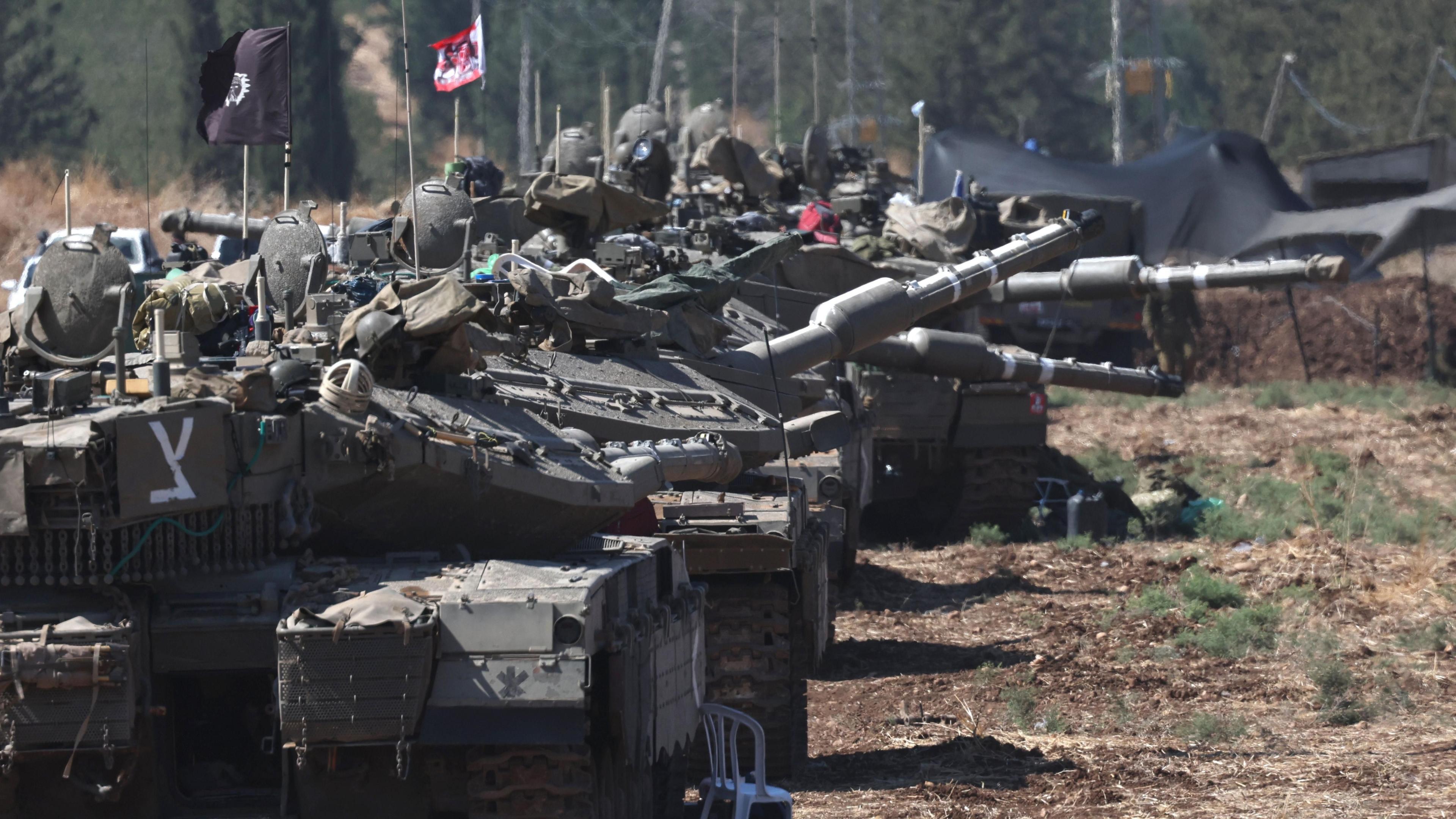 Israeli tanks at a gathering point in northern Israel (28 September 2024)