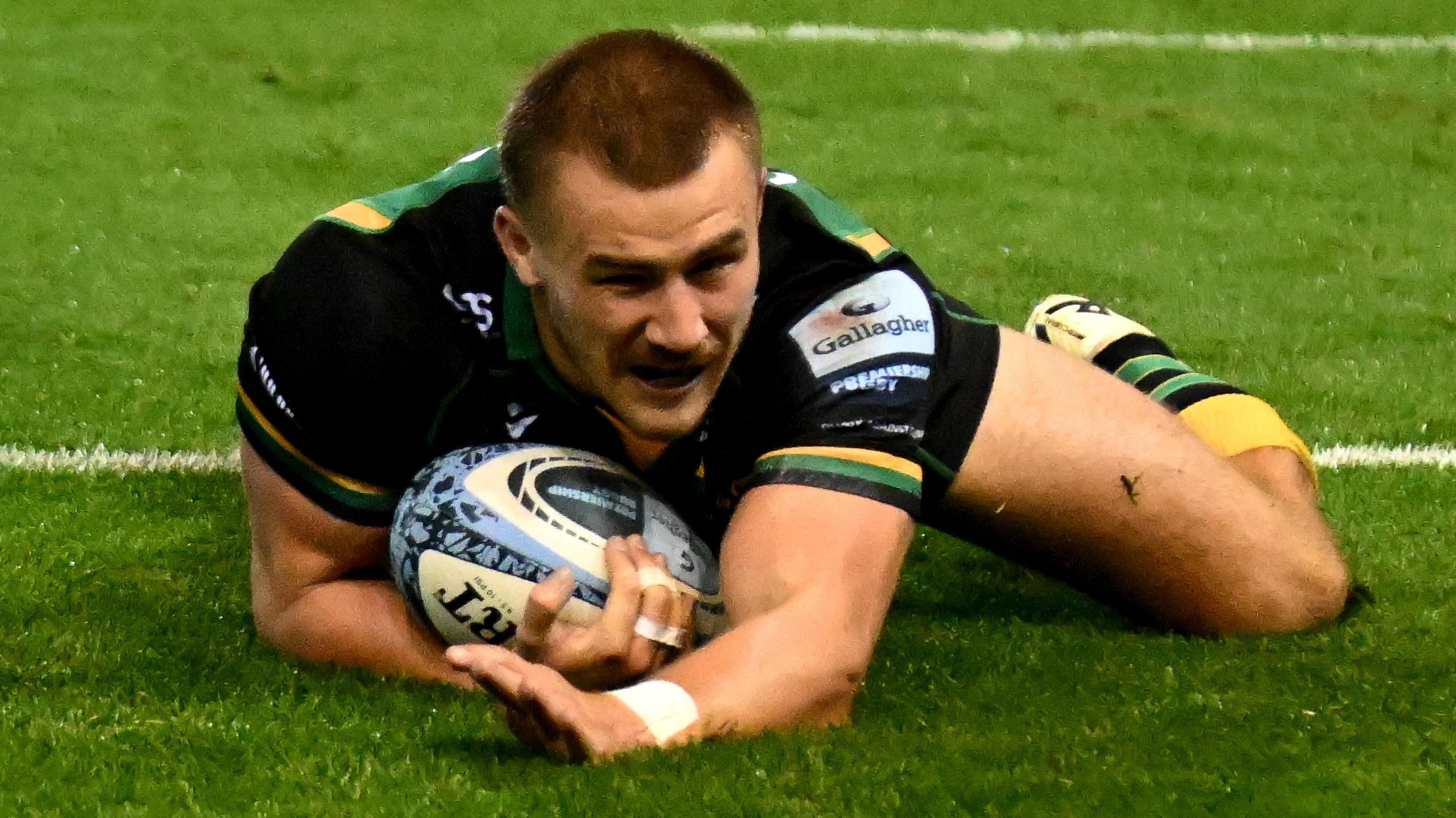 Ollie Sleightholme scores a try against Harlequins