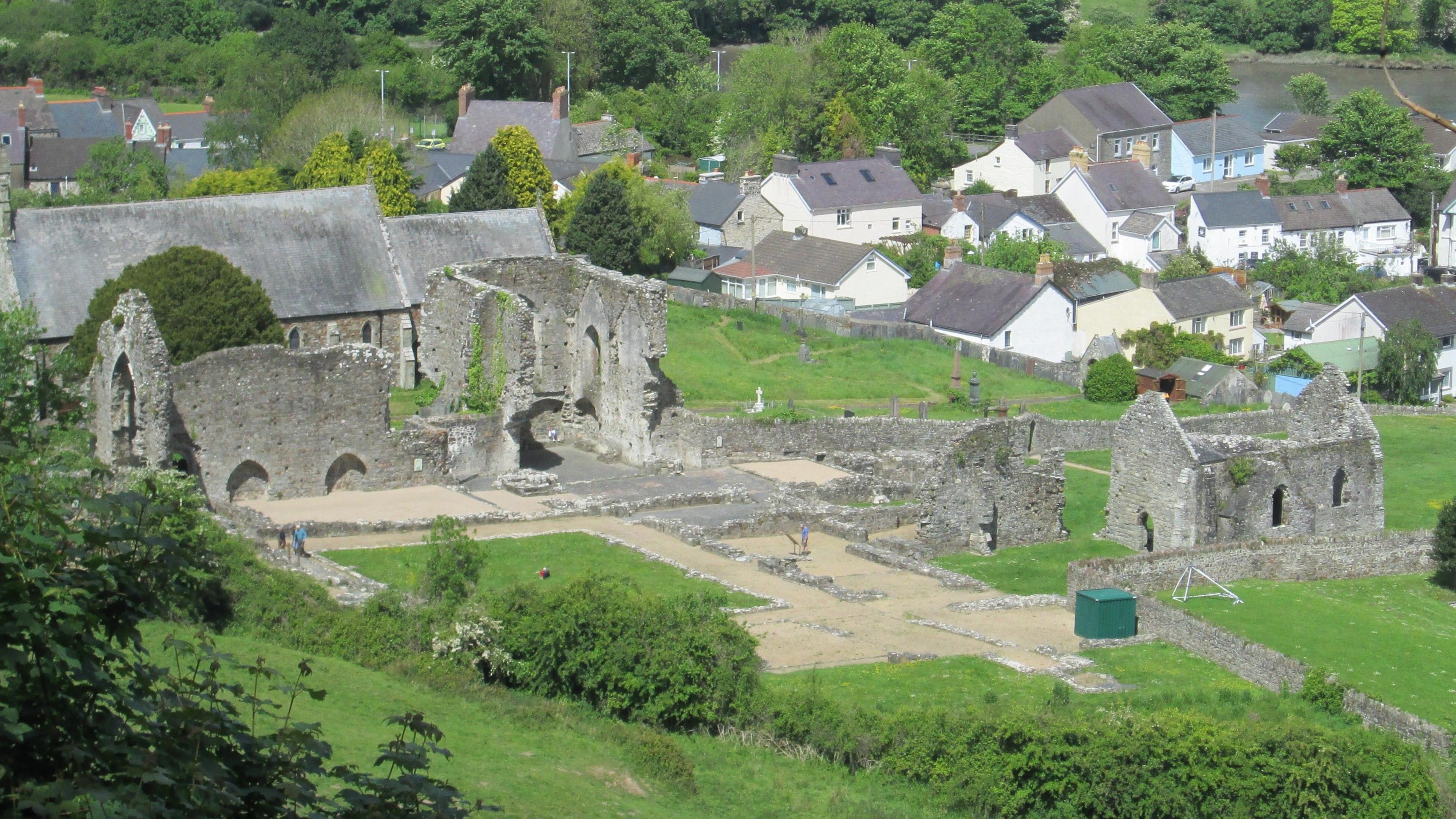Abaty a Chartws Llandudoch