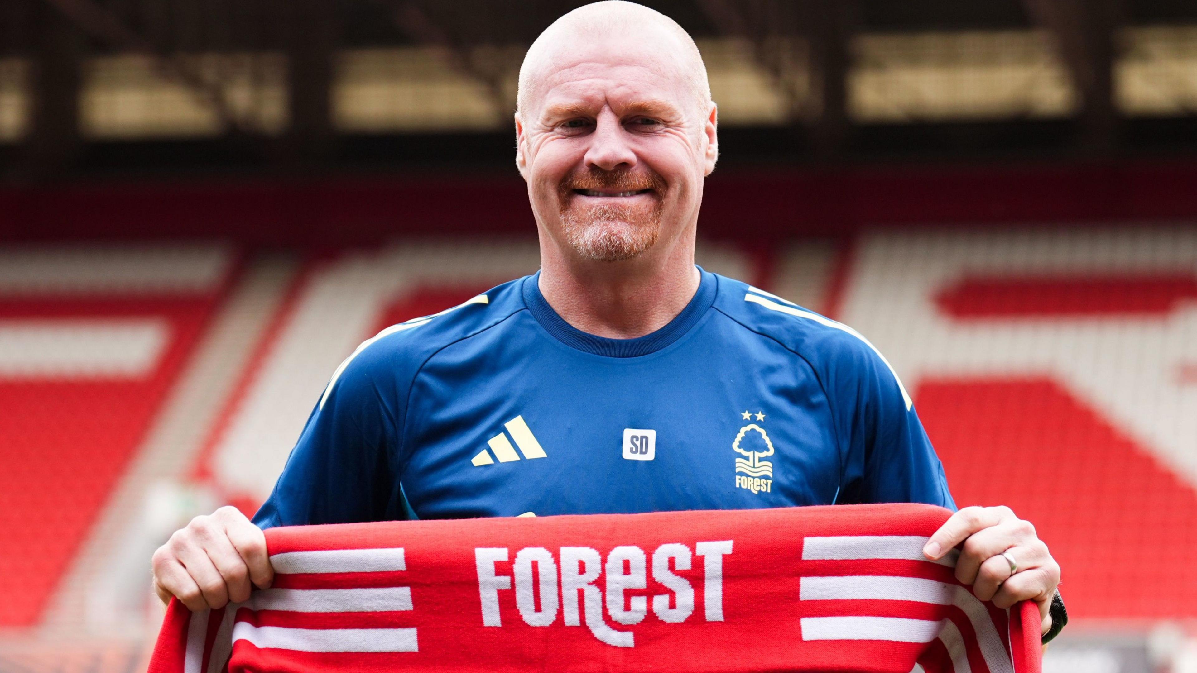 Sean Dyche with a Nottingham Forest scarf