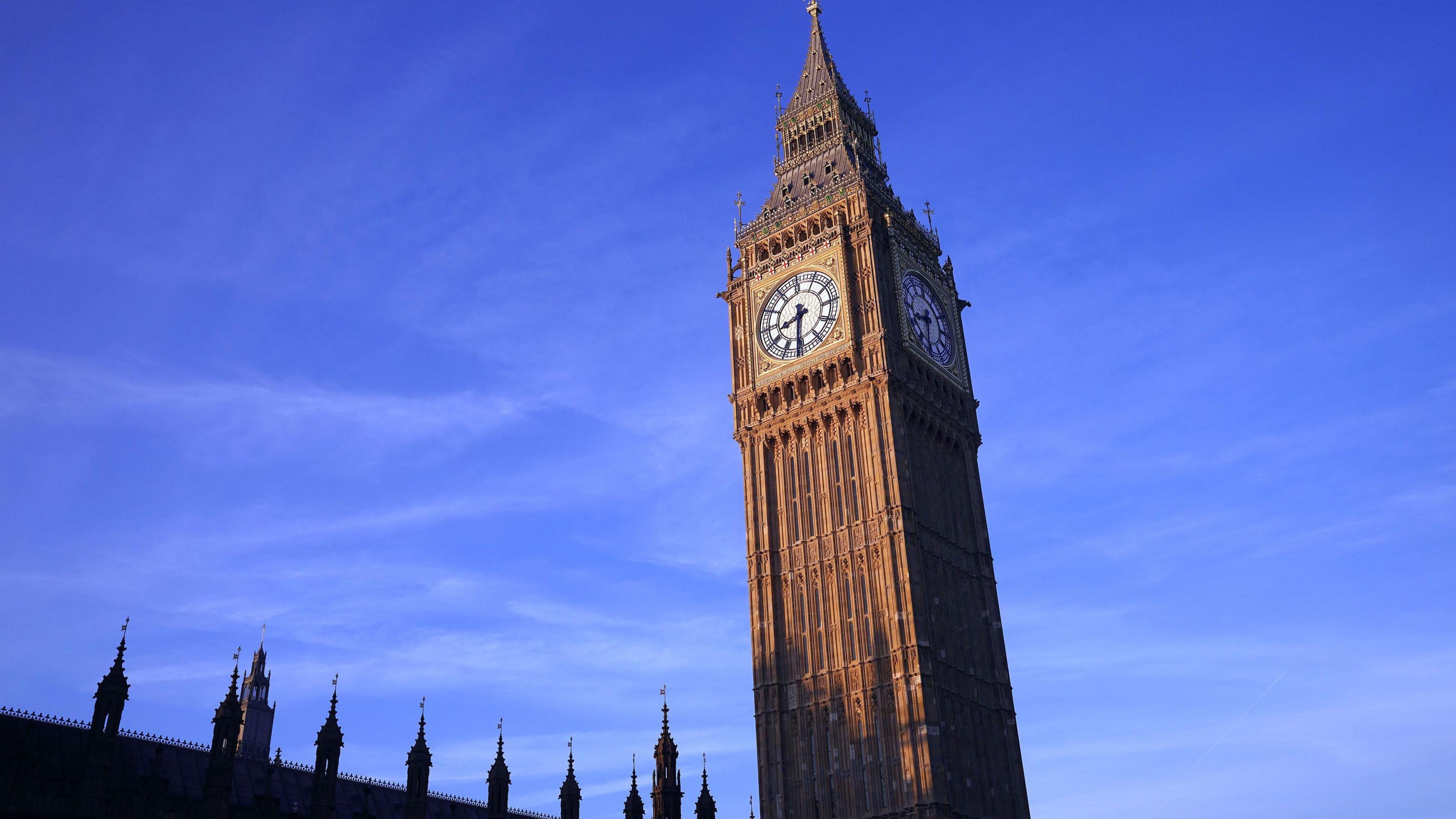 General view of Big Ben, with a blue sky behind
