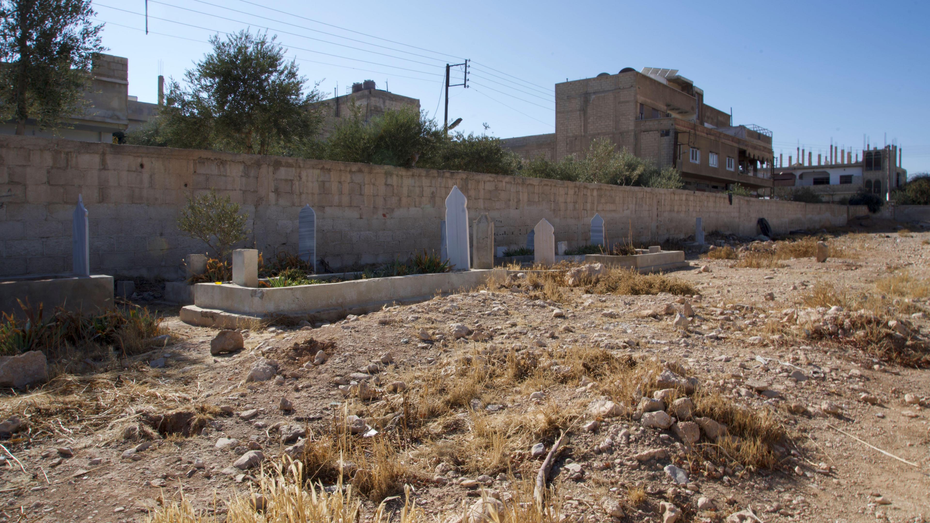 Mass grave location in Qutayfah cemetery, east of Damascus, Syria (17 December 2024)