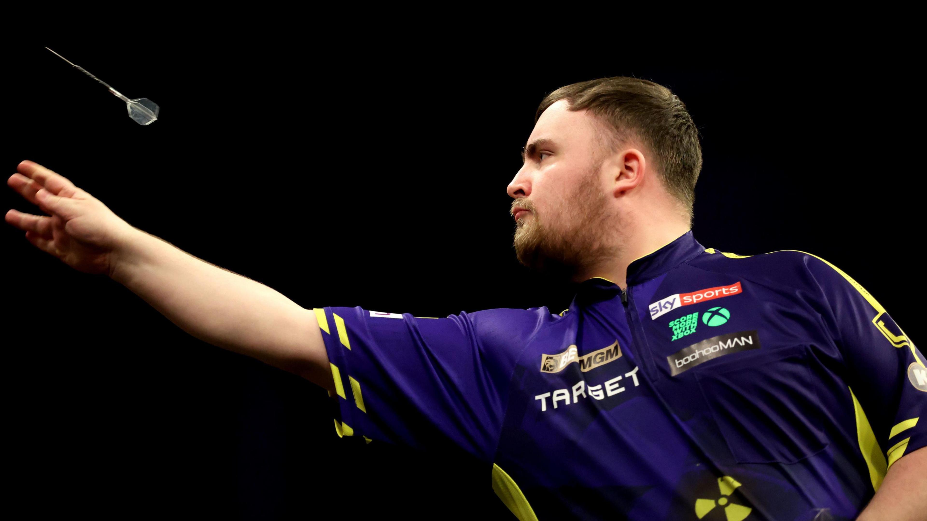 Luke Littler throwing a dart.
