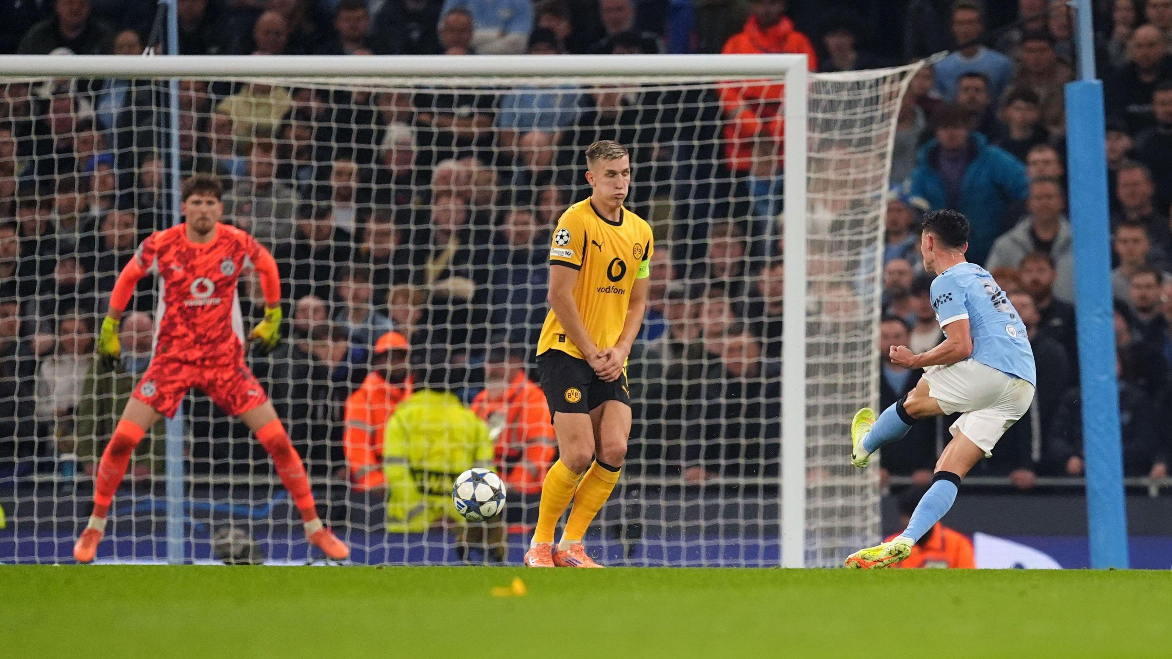 Phil Foden scores for Man City