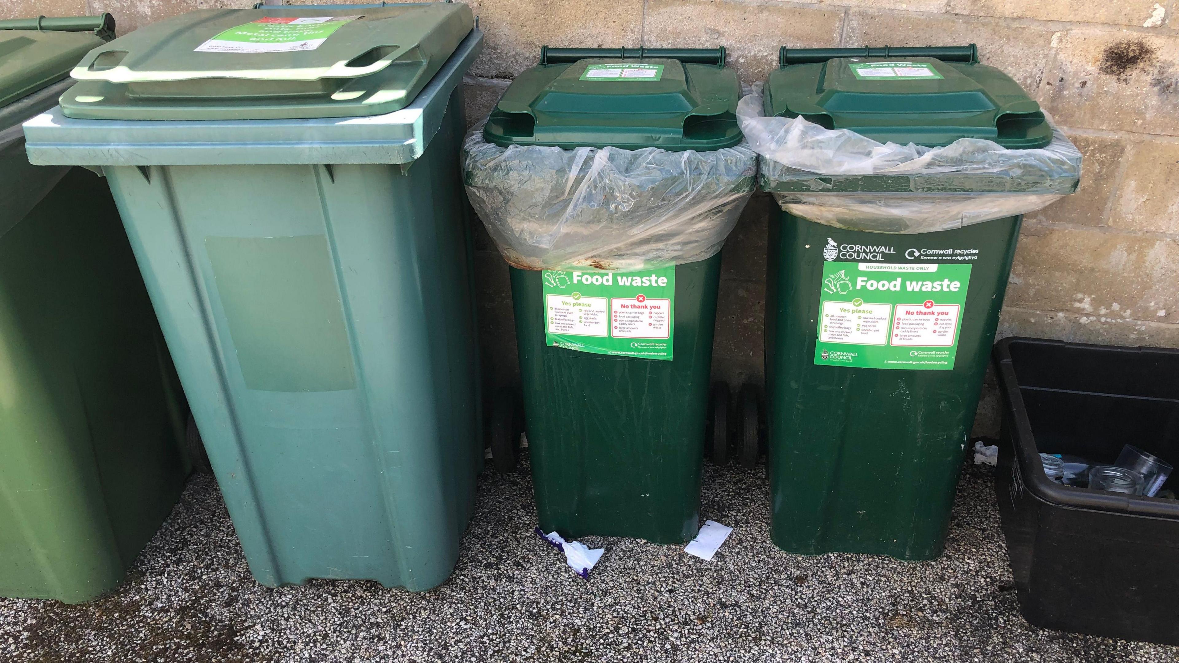 Food waste bins in Dobwalls