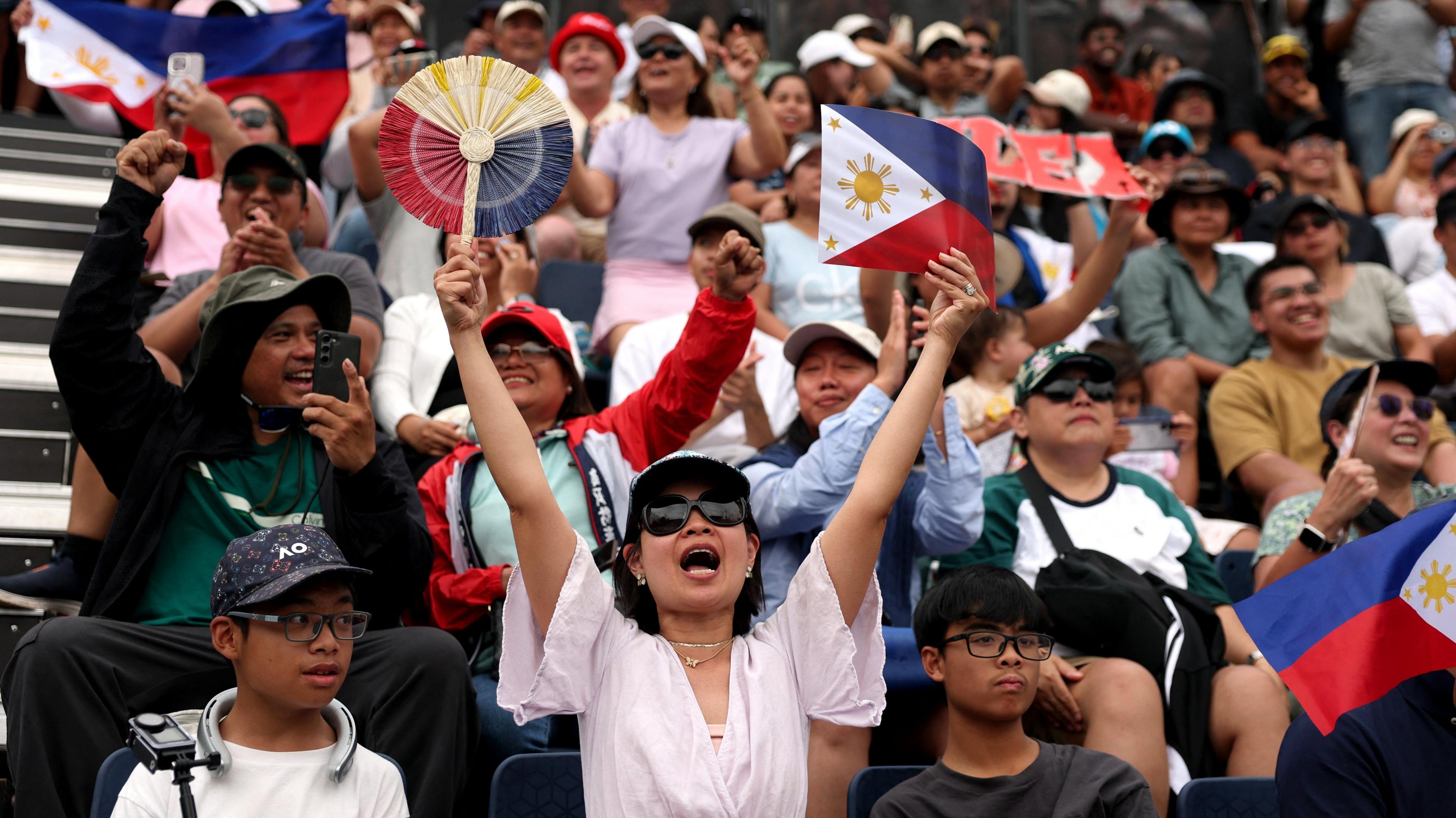 Filipino fans at Alexandra Eala's singles match