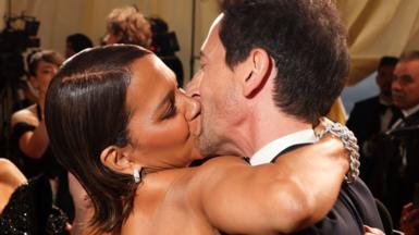 A picture of Halle Berry and Adrien Brody kissing