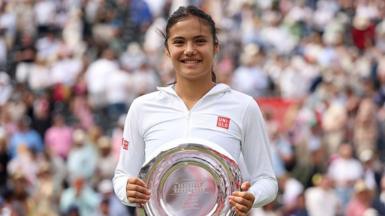 Emma Raducanu with the runners-up trophy