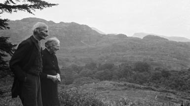 Richard a Catrin Griffith yn paratoi i ymadael â'u fferm Carneddi yn Eryri