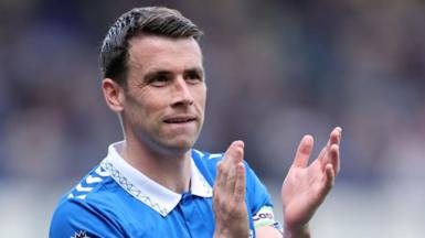 Seamus Coleman claps