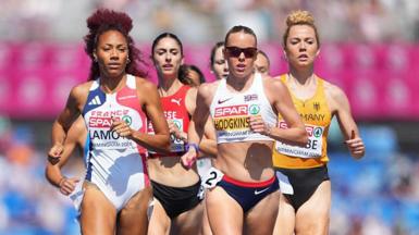 Keely Hodgkinson leads a field of 800m runners
