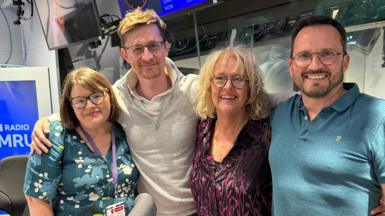 [Chwith i Dde] Claire Williams, Aled Pughe, Caryl Parry Jones, Arwel Davies