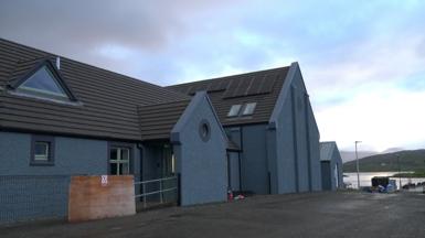 Talla Coimhearsneachd Scalpaigh agus i an impis fosgladh às ùr