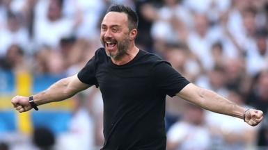  Roberto Di Zerbi, Manager of Tottenaham Hotspur celebrates at full time