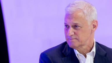 Bill Winters, Group Chief Executive of Standard Chartered Bank, speaks at a conference in Hong Kong last November.