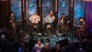 Còmhlan Cèilidh Ghleann Fhionnainn aig Cèilidh na Bliadhn' Ùire am Baile a' Ghobhainn ann an 2018