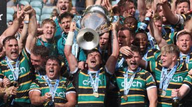 George Furbank lifts the Prem trophy