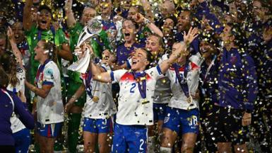 England lift the Euro 2025 trophy