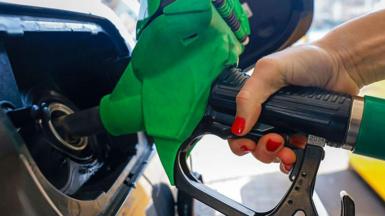 A motorist refuels a vehicle with unleaded petrol at a Jet petrol station, a subsidiary of Phillips 66, in Brentford, north west of London.