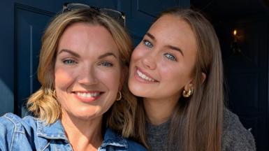 Angharad Llwyd a'i merch Gwenno