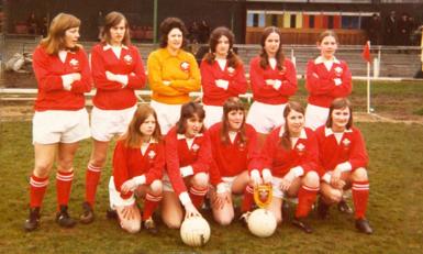 Tîm merched Cymru yn 1974