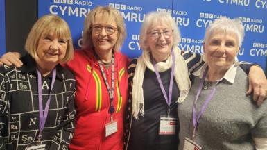 Y Diliau yn hel atgofion gyda Caryl Parry Jones