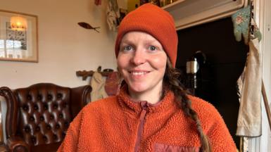 Mari Huws, warden Enlli