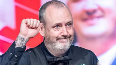 Mark Williams acknowledges the crowd
