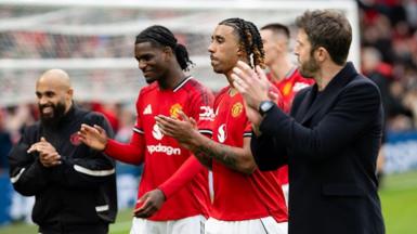 Manchester United head coach Michael Carrick (right), with Leny Yoro, Ayden Heaven and Bryan Mbeumo (left) after the 2-1 win against Crystal Palace