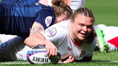Sarah Bern scores a try for England