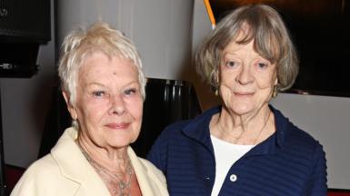 Dame Judi Dench (l) with Dame Maggie Smith in 2017