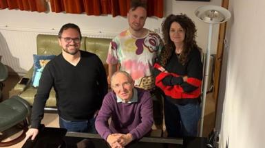 Gareth, Glyn, Peredur, Seiriol a Ffion Dafis