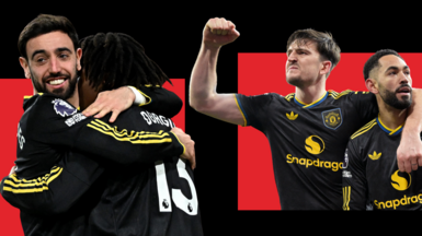 Manchester United players celebrate against Arsenal