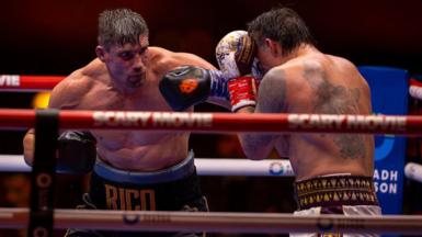 Rico Verhoeven prepares to punch Oleksandr Usyk