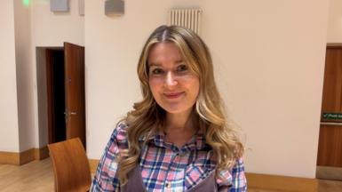 Josie NicDhonnchaidh - Stiùiriche Còisir Cuèir