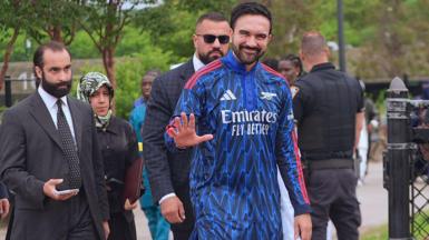Zohran Mamdani wearing an Arsenal-themed kurta